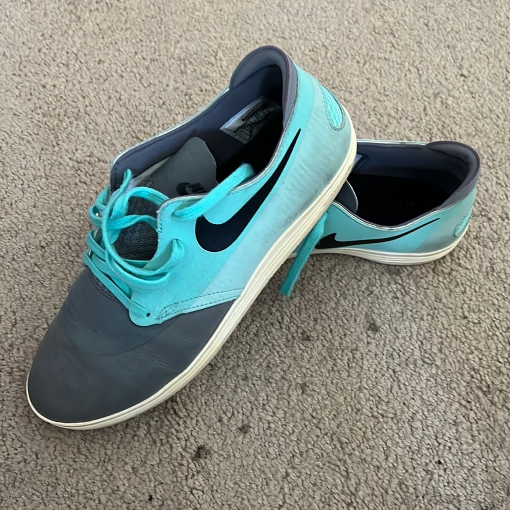 Nike SB mens 9.5 skate sneakers